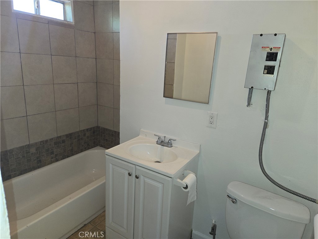 10018 S Main Street Property Photo 7