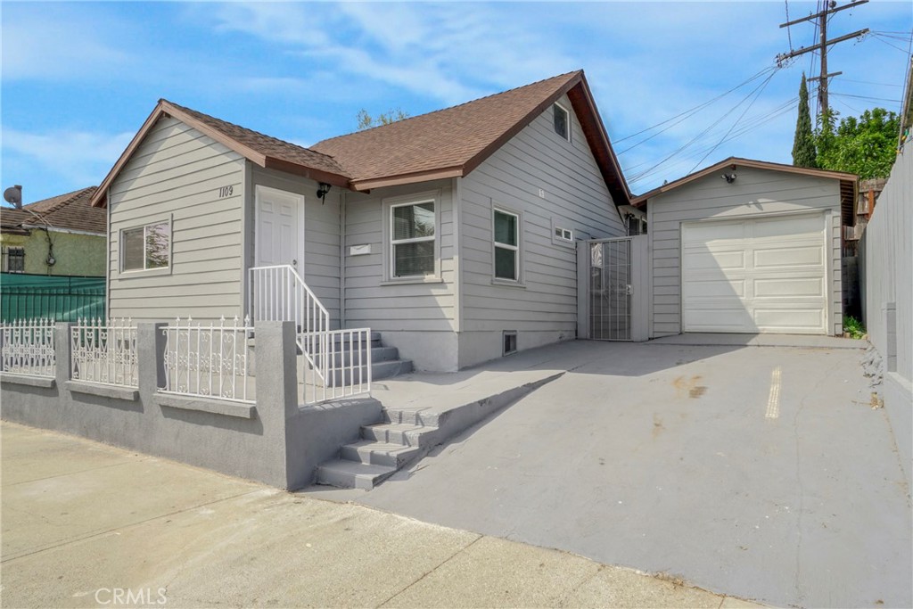 1109 N Chester Avenue Property Photo 1