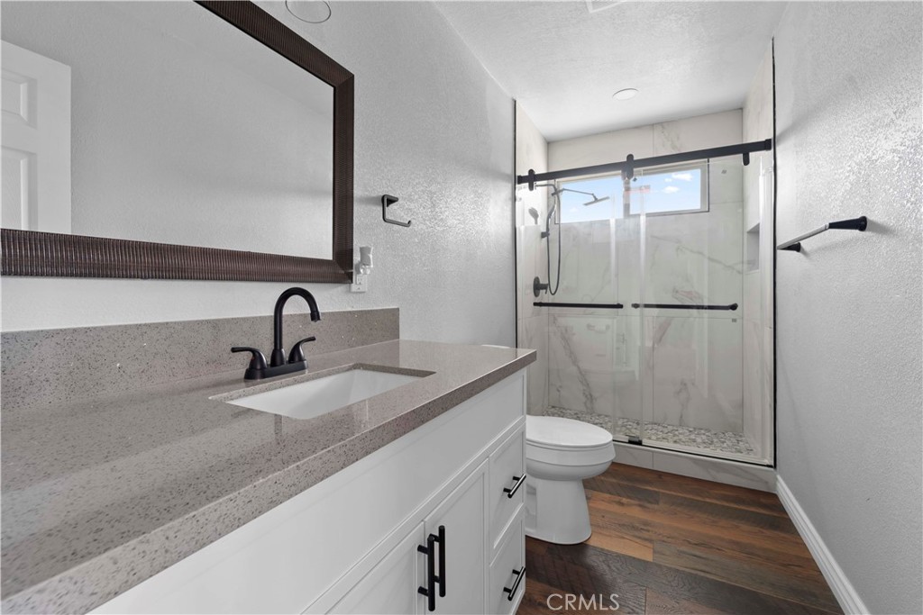 796 N Mount Vernon Avenue Property Photo 17