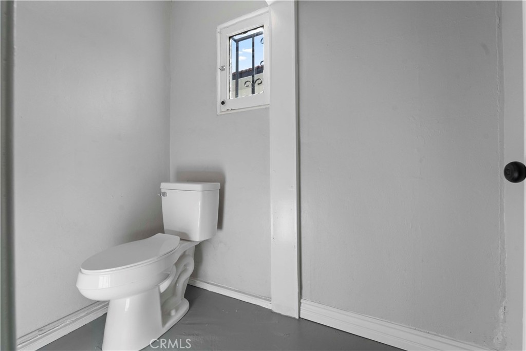 796 N Mount Vernon Avenue Property Photo 30