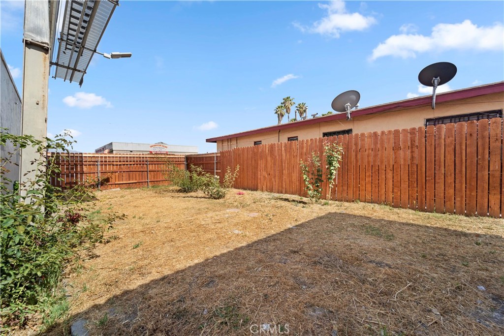 796 N Mount Vernon Avenue Property Photo 31
