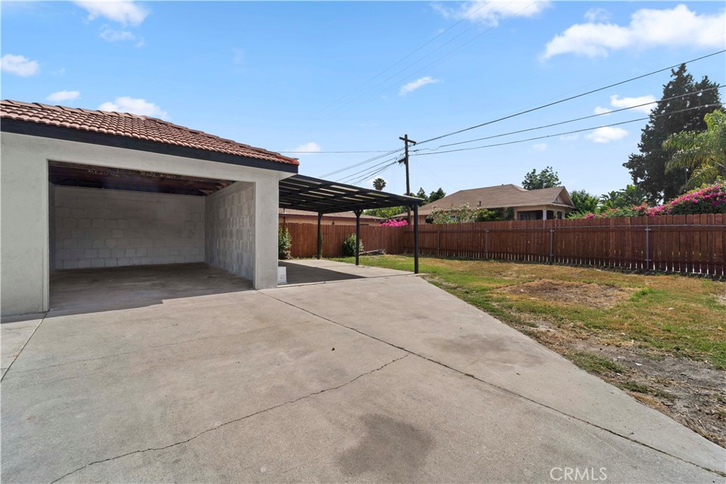 796 N Mount Vernon Avenue Property Photo 34