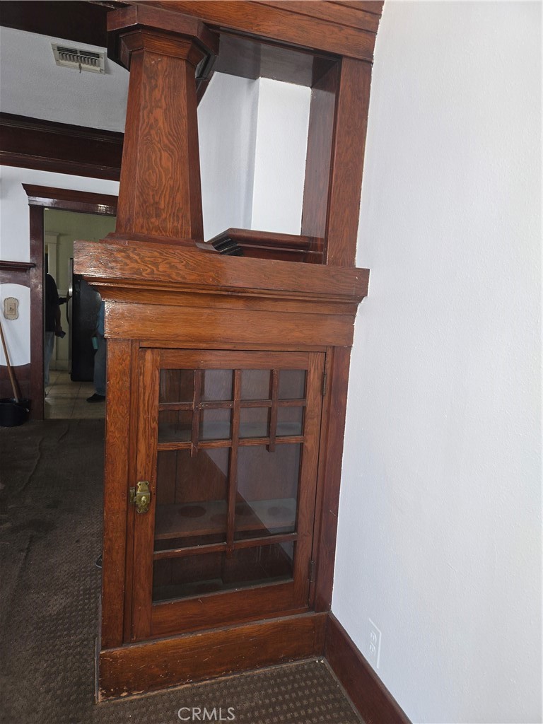 555 W 43rd Property Photo 3