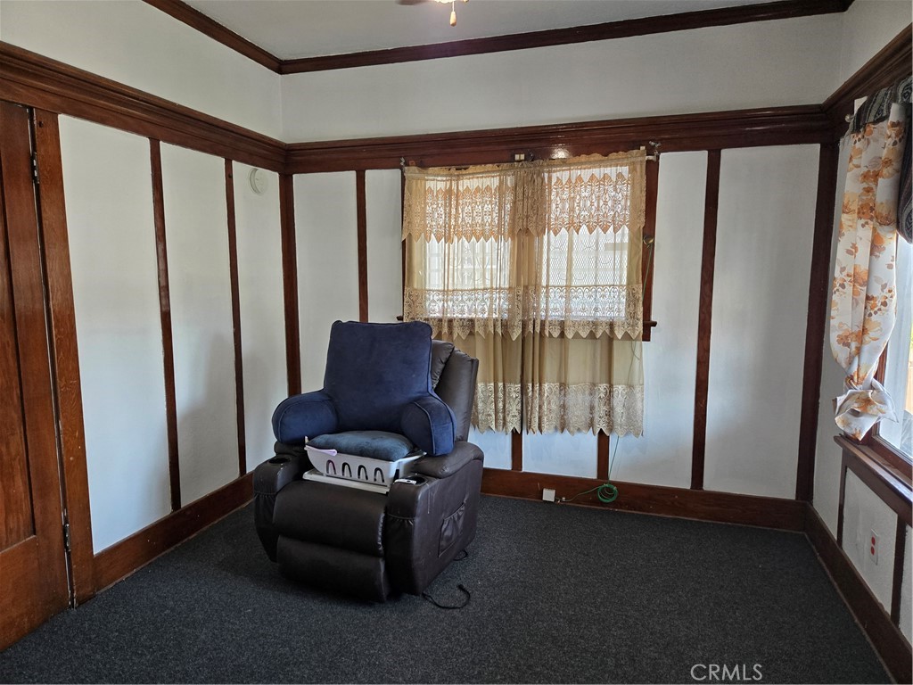 555 W 43rd Property Photo 6