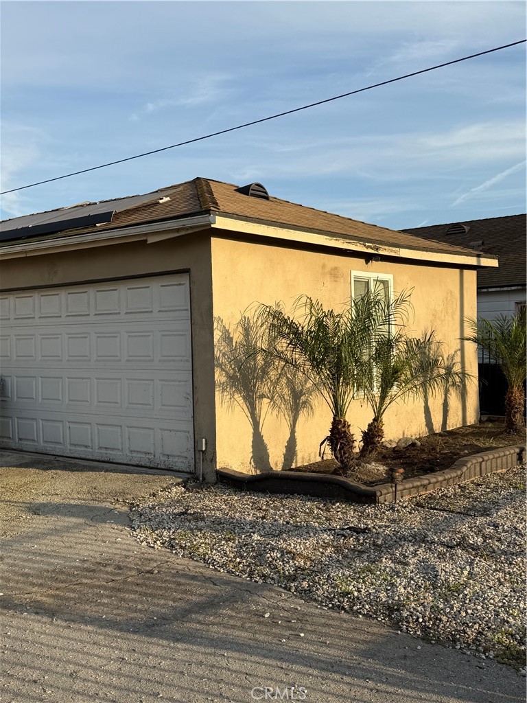 1608 N Grape Property Photo 1