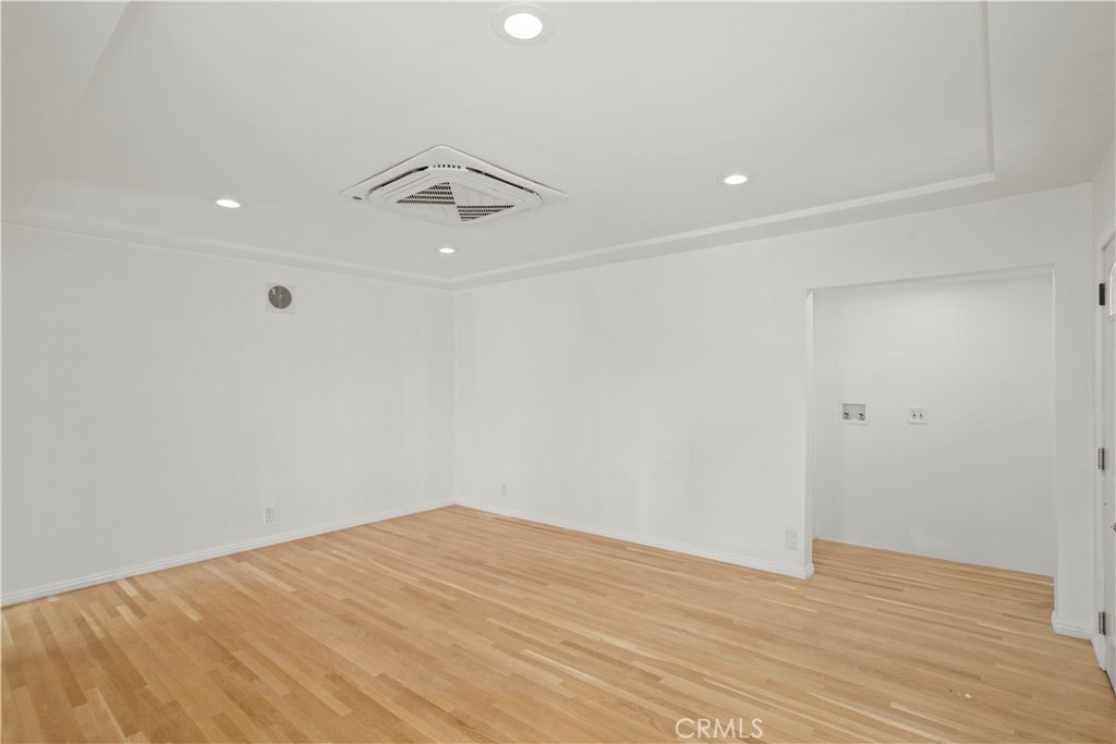 300. W Hillsdale Property Photo 6