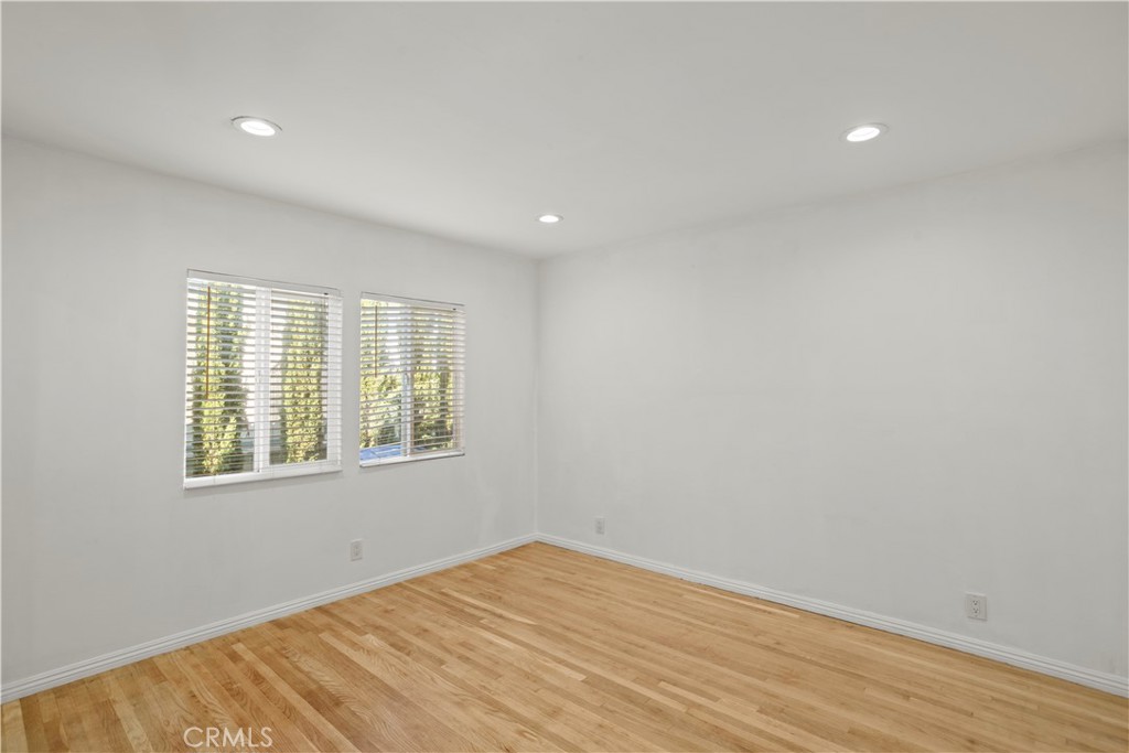 300. W Hillsdale Property Photo 11