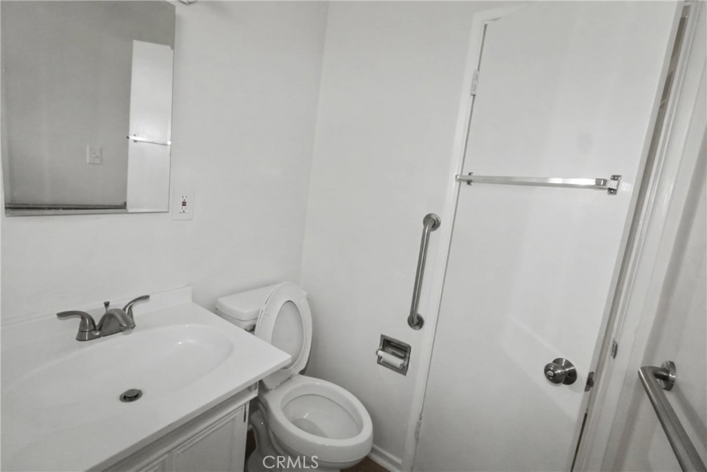1010 E 32nd Property Photo 21