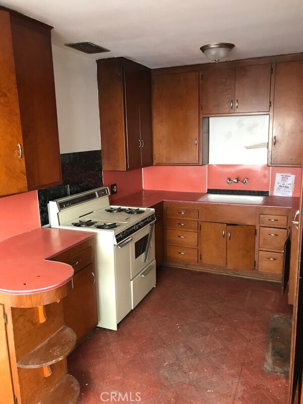 7857 Crenshaw Boulevard Property Photo 4