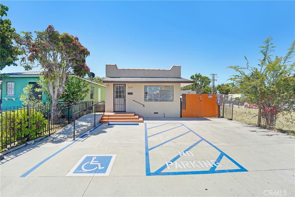 226 W Arbor Vitae Property Photo 1