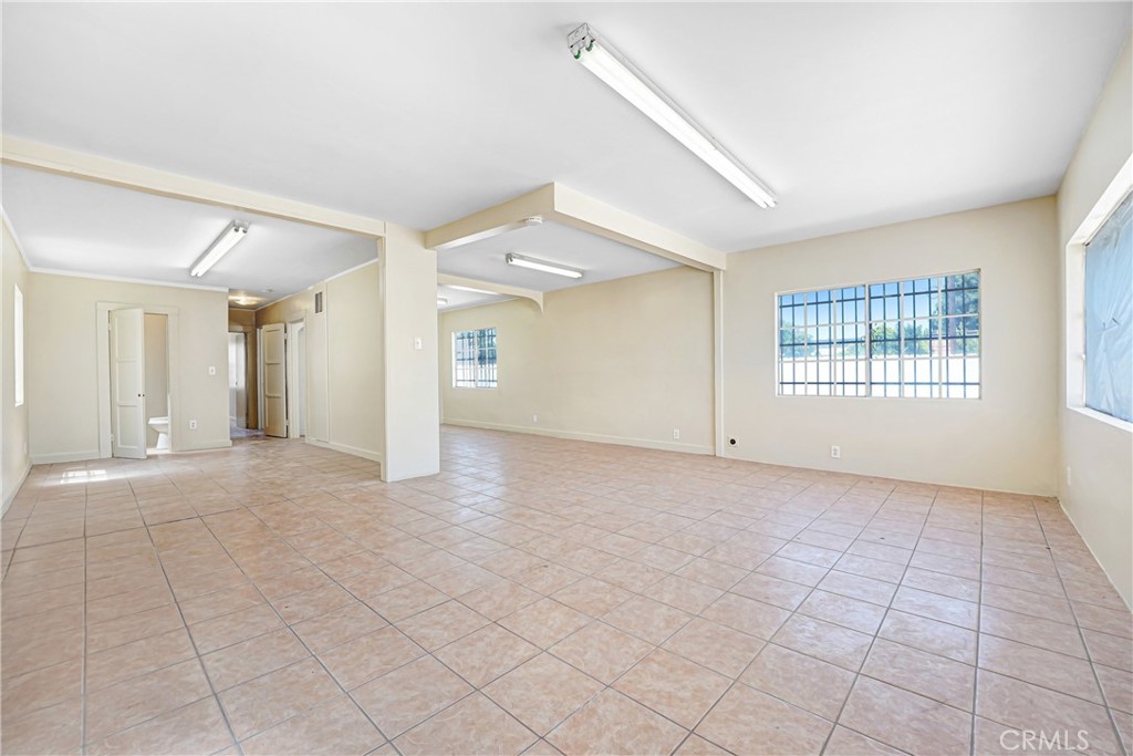 226 W Arbor Vitae Property Photo 2