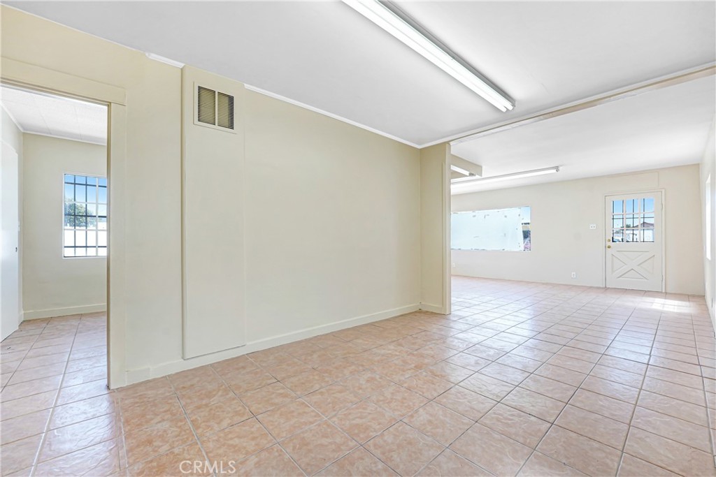 226 W Arbor Vitae Property Photo 4