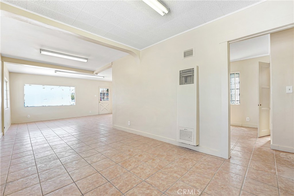 226 W Arbor Vitae Property Photo 5