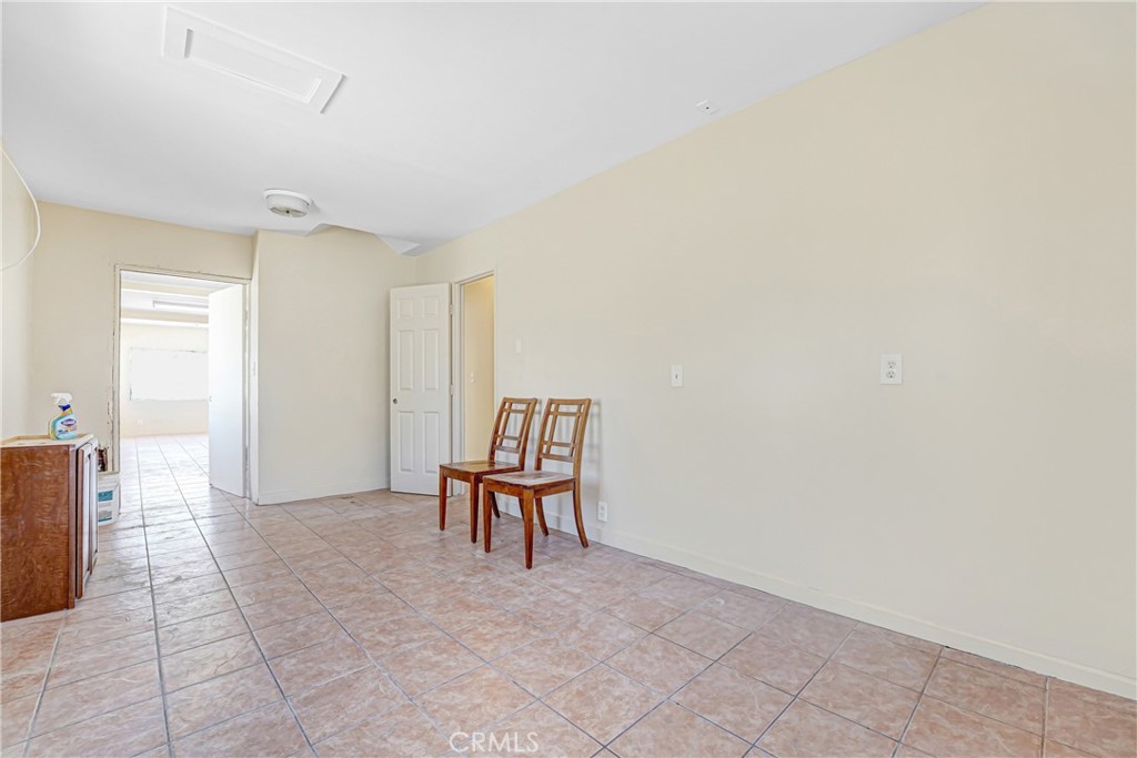 226 W Arbor Vitae Property Photo 7