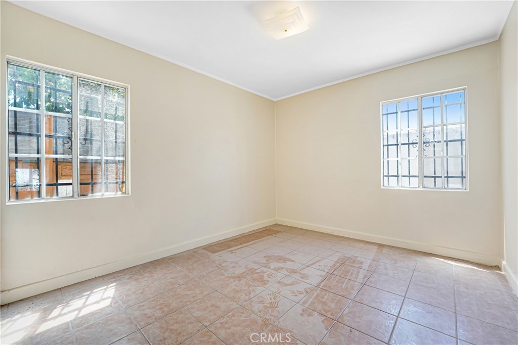 226 W Arbor Vitae Property Photo 8