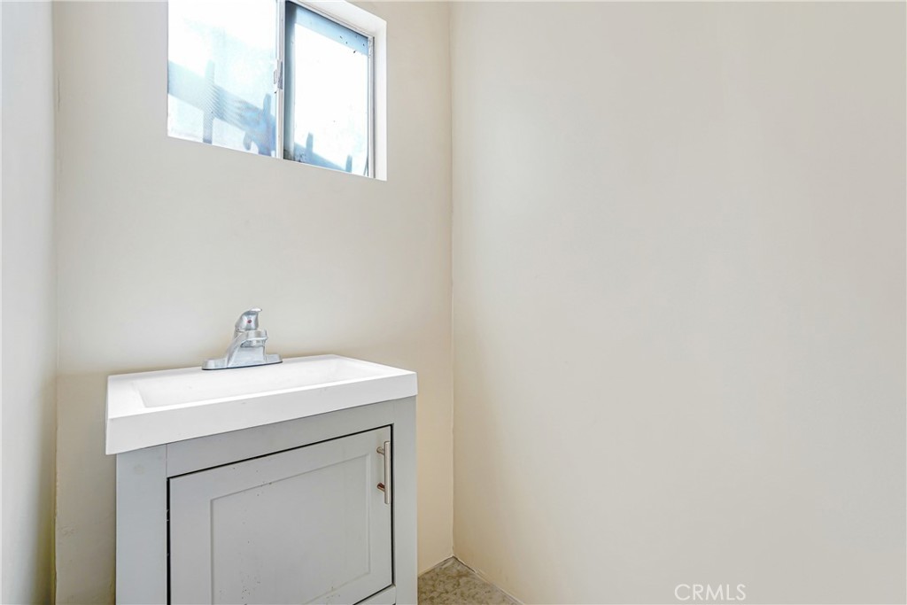 226 W Arbor Vitae Property Photo 9