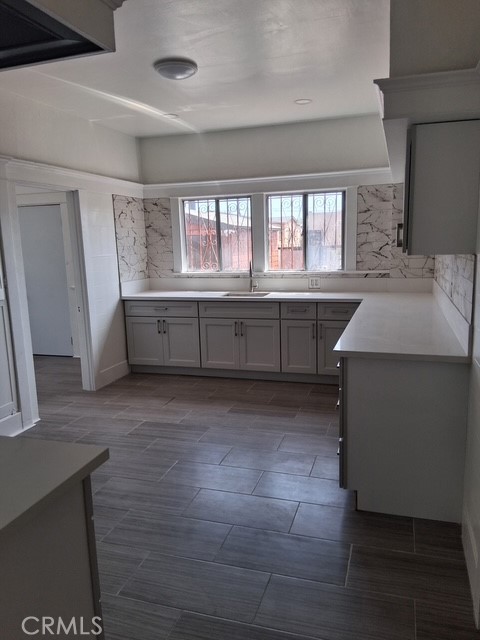 1842 W 43rd Place Property Photo 14