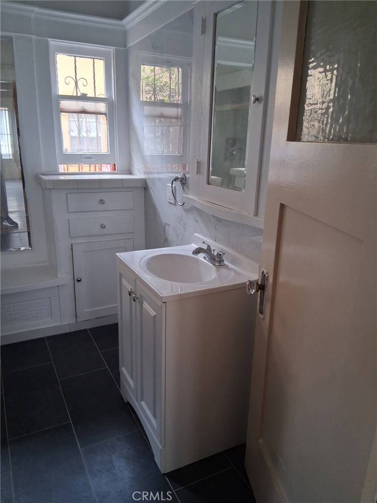 1842 W 43rd Place Property Photo 17