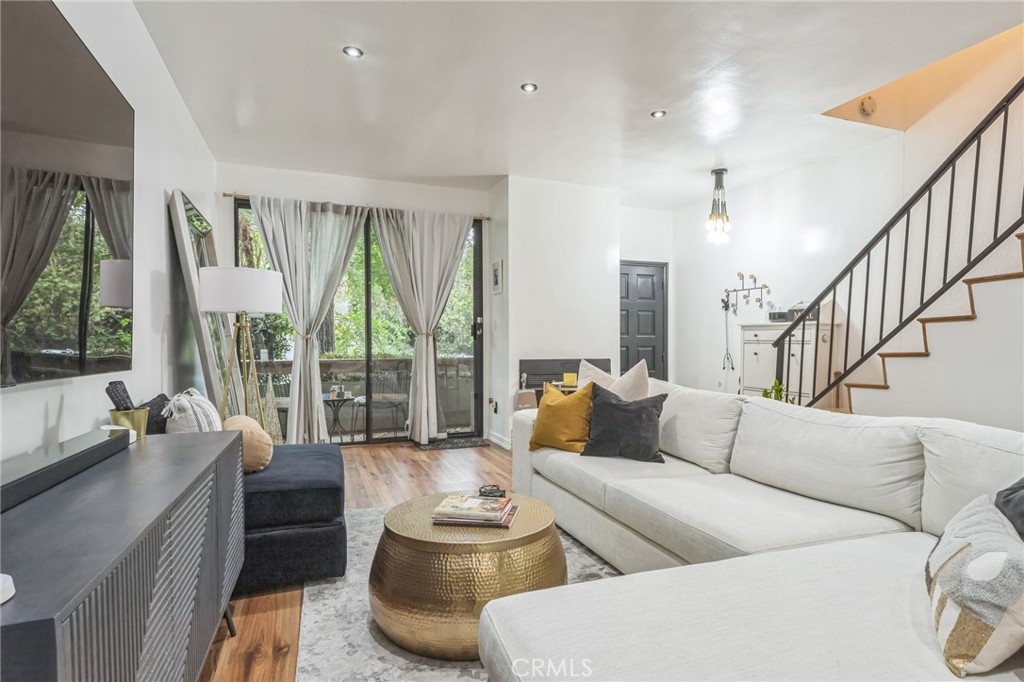 4260 Cedros D Property Photo 3