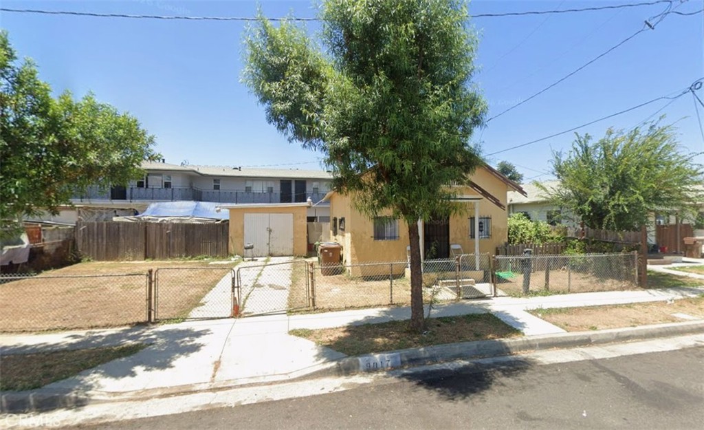 9017 S Budlong Property Photo 1