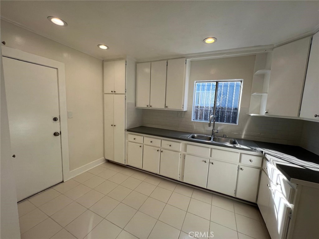 1110 W. 92nd Street Property Photo 8