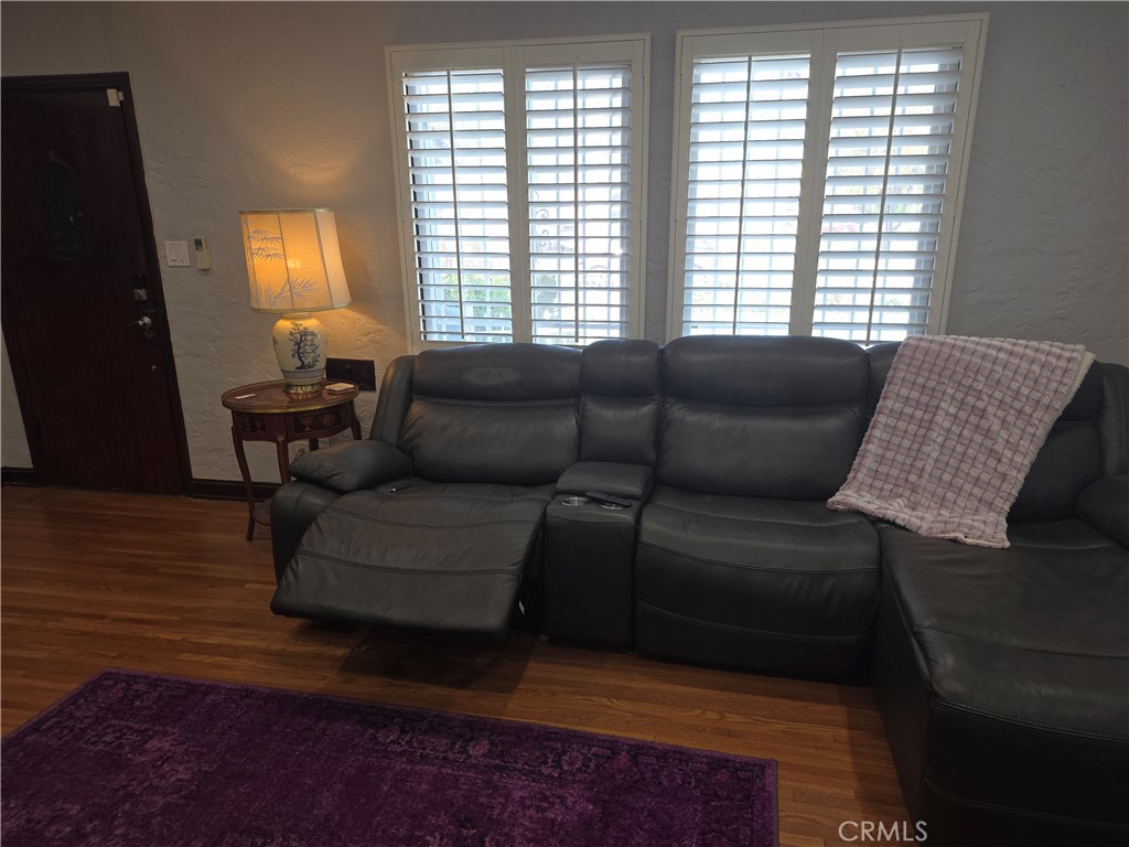1902 W 65th Property Photo 9