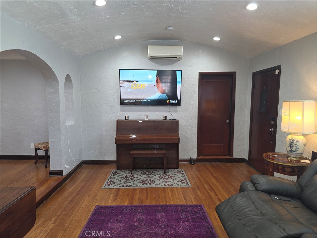 1902 W 65th Property Photo 10