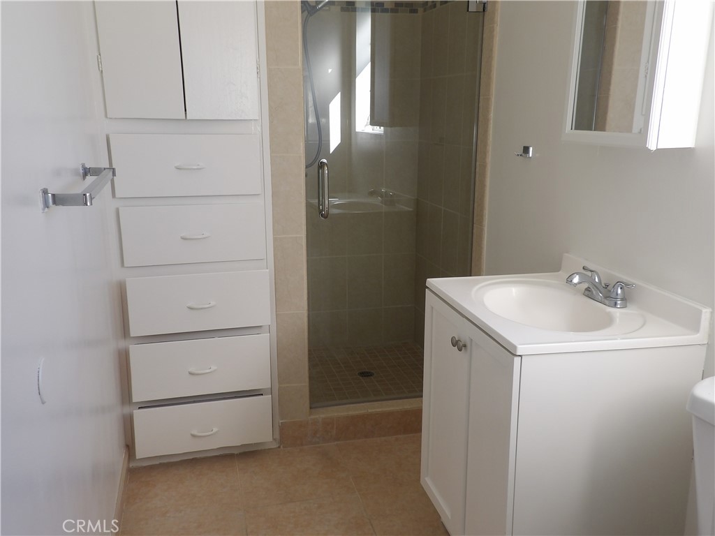1618 1/2 W Gardena Property Photo 2