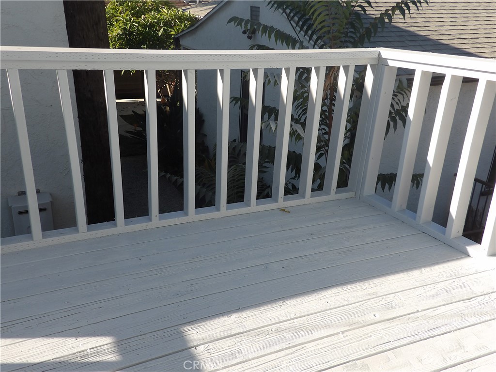 1618 1/2 W Gardena Property Photo 3