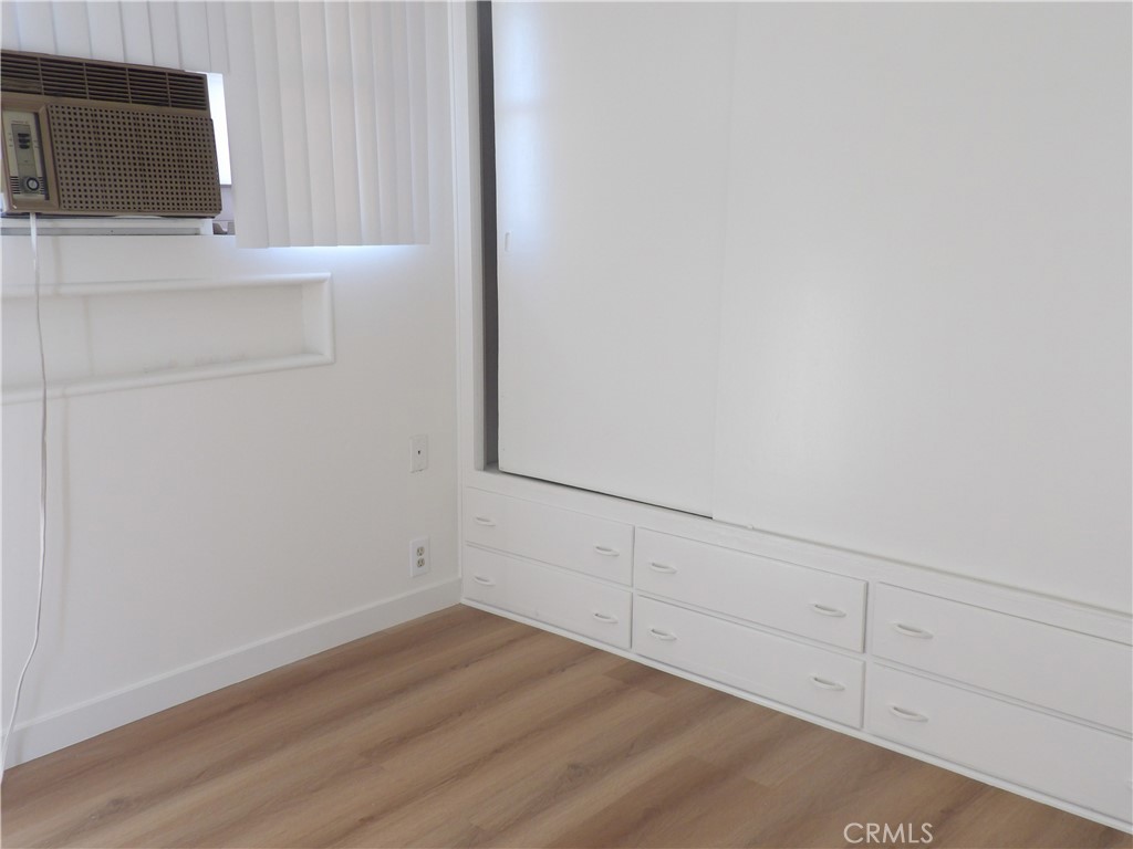 1618 1/2 W Gardena Property Photo 4