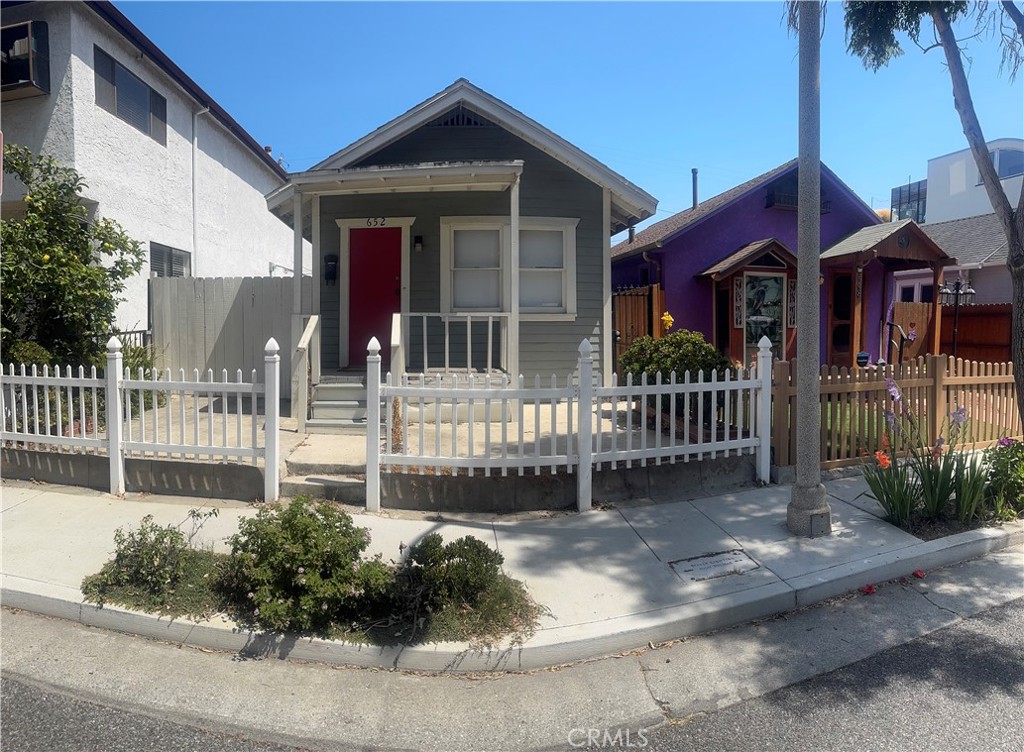 652 Navy Street Property Photo 1