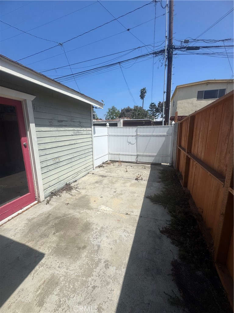 652 Navy Street Property Photo 2