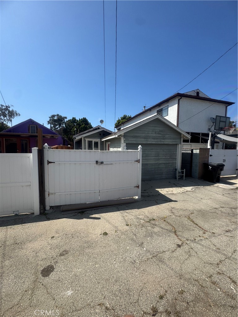 652 Navy Street Property Photo 7
