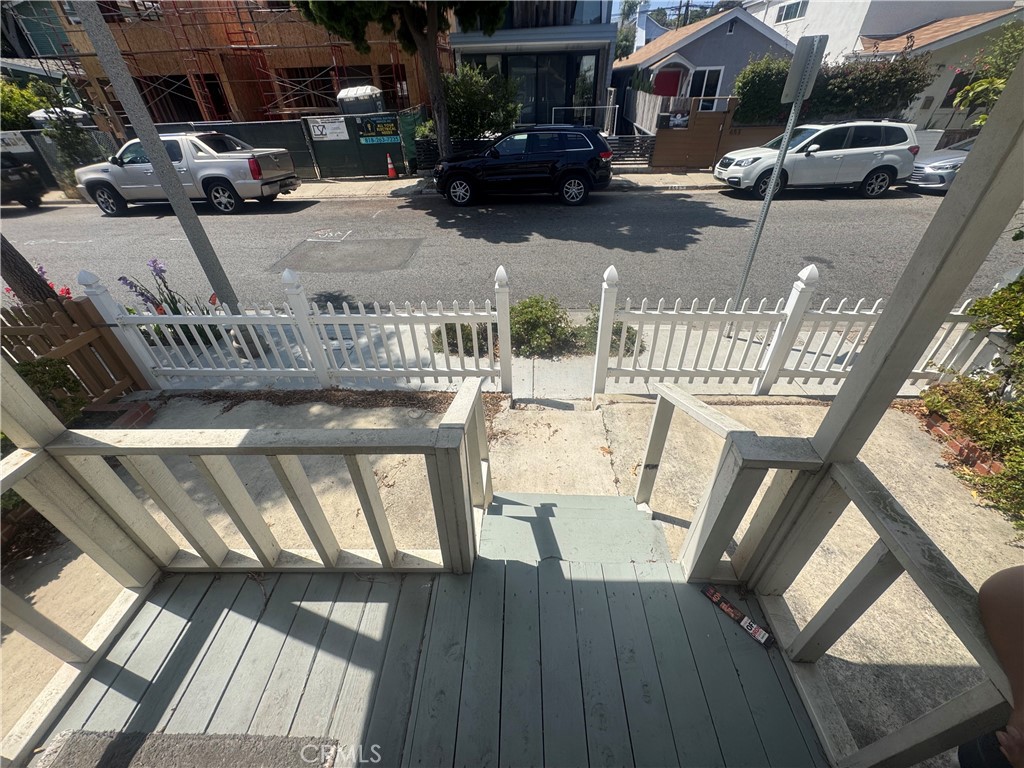 652 Navy Street Property Photo 9