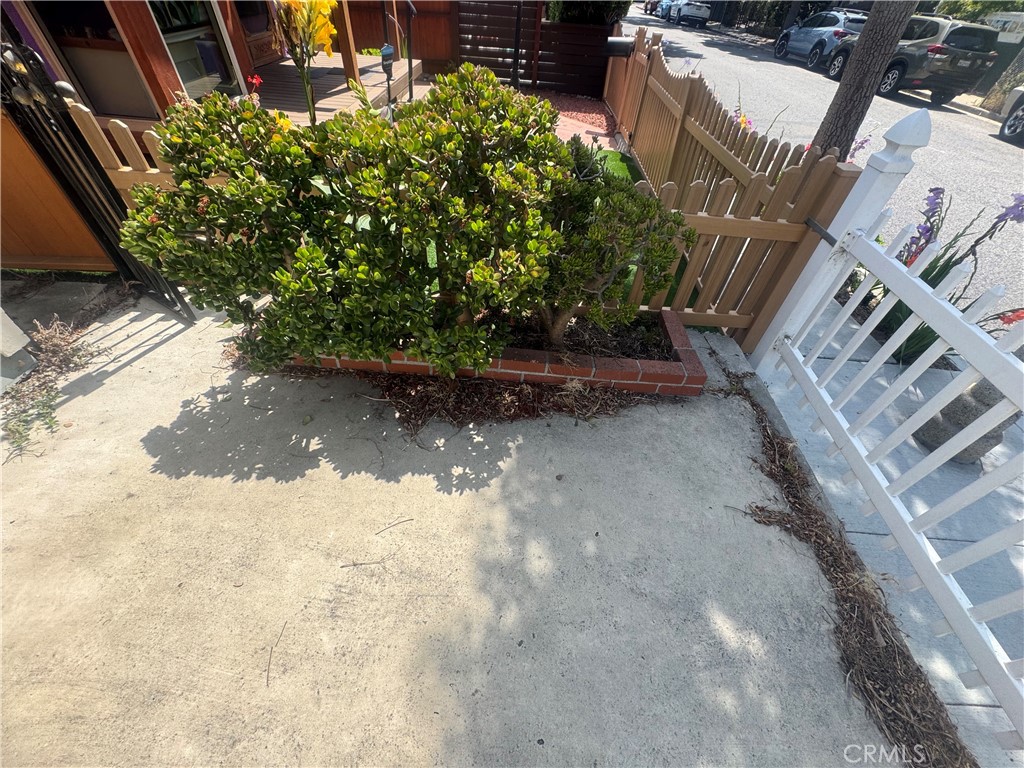 652 Navy Street Property Photo 10