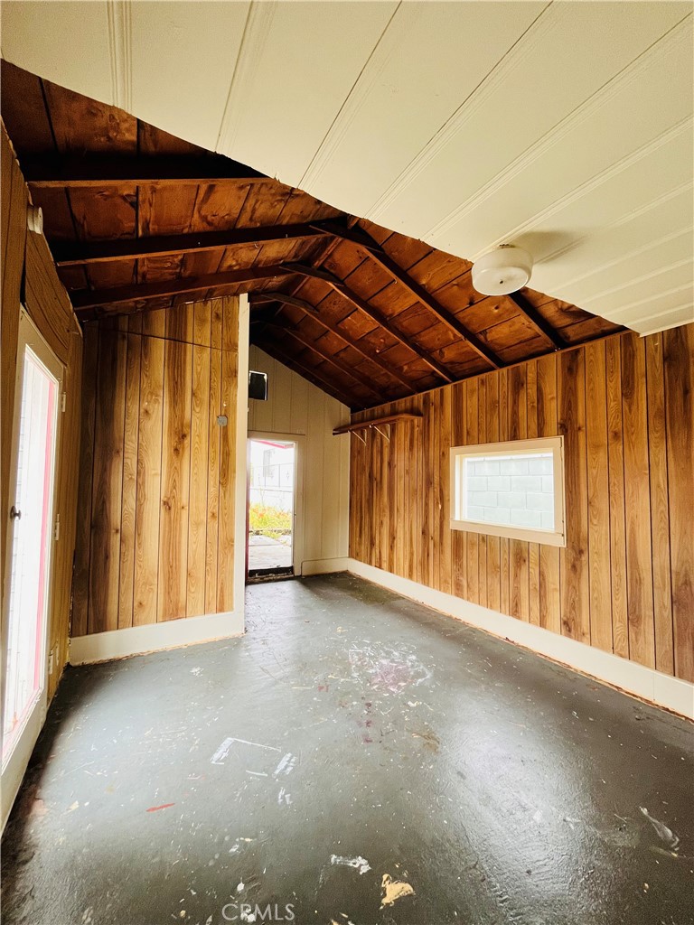 652 Navy Street Property Photo 14
