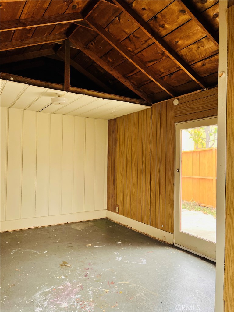652 Navy Street Property Photo 17