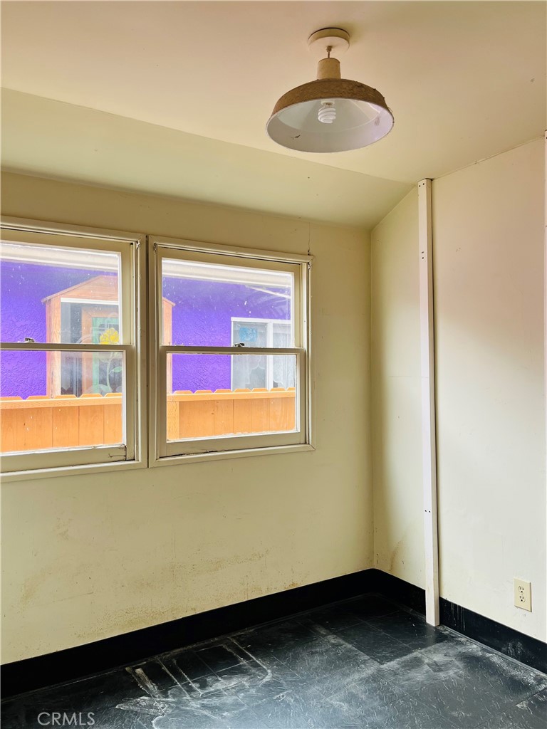 652 Navy Street Property Photo 20
