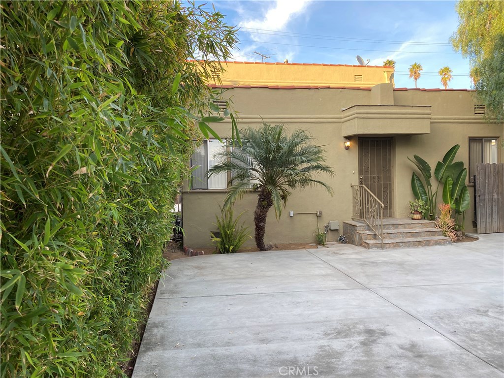 433 W Manchester A Property Photo 11