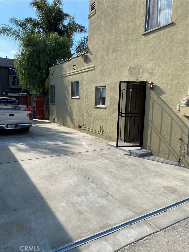 433 W Manchester A Property Photo 18