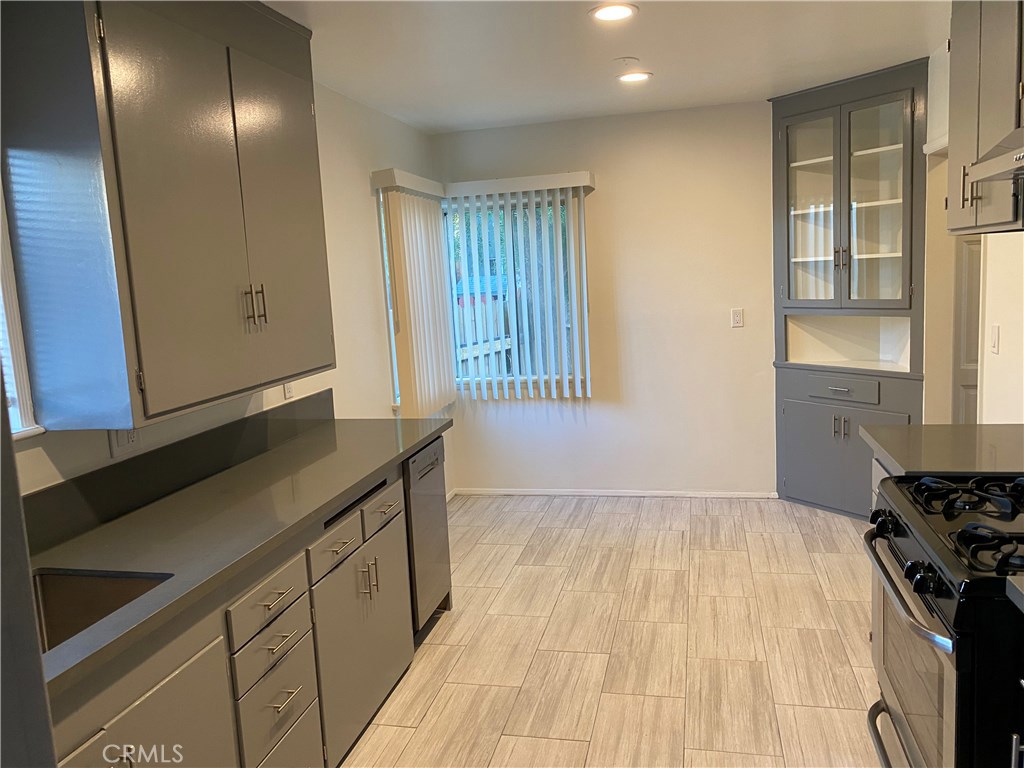 433 W Manchester A Property Photo 40