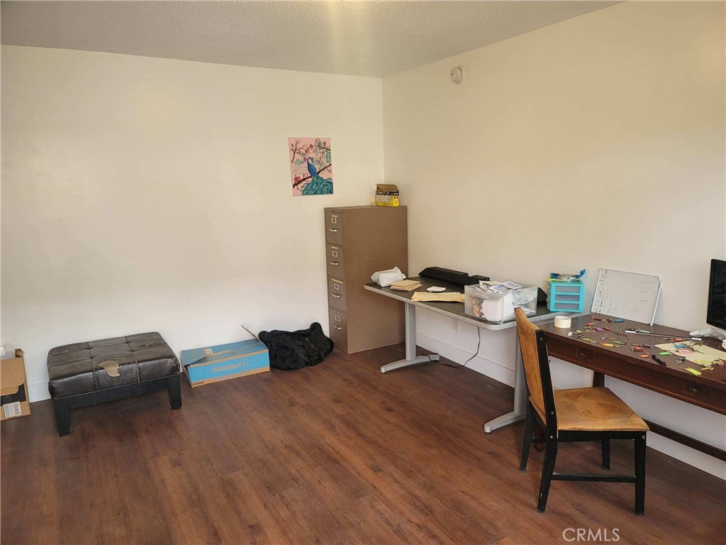 1237 S Flower Property Photo 15