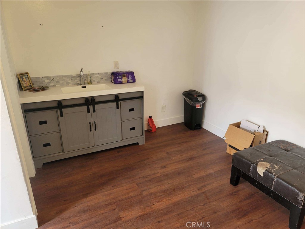 1237 S Flower Property Photo 16