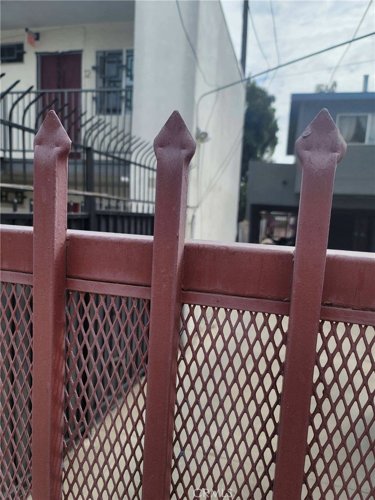 1237 S Flower Property Photo 18