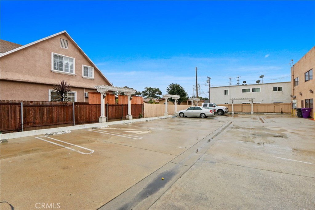 3668 Santa Fe Avenue Property Photo 3