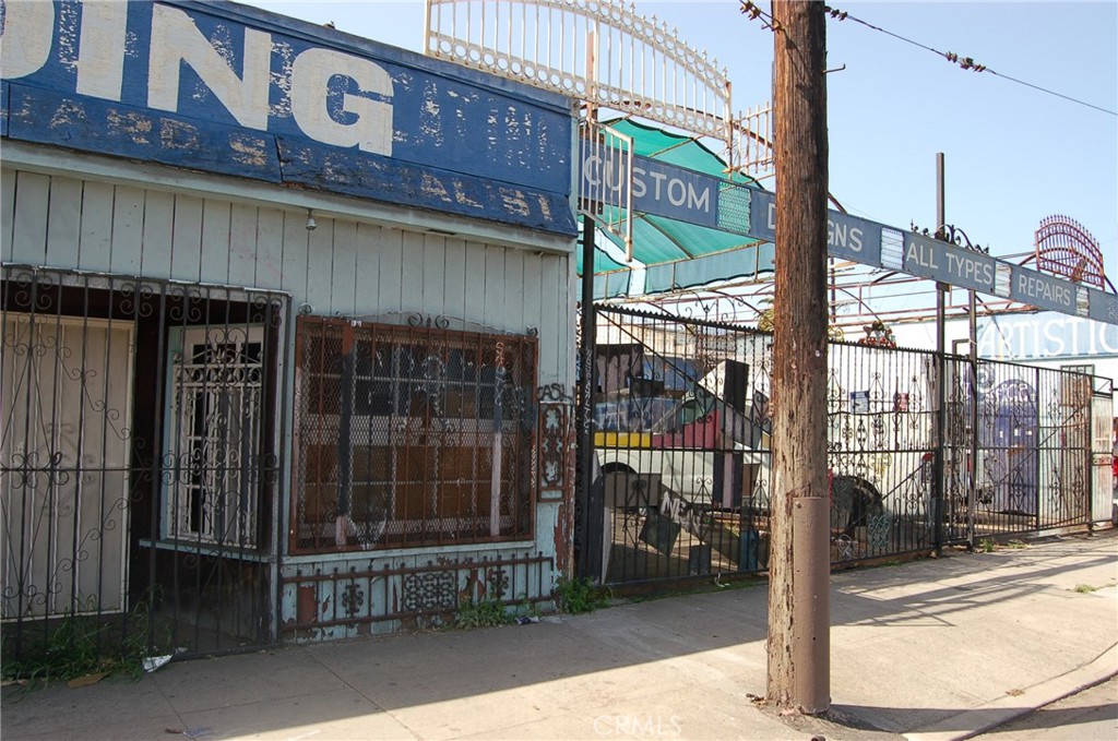 1442 W Slauson Avenue Property Photo 5