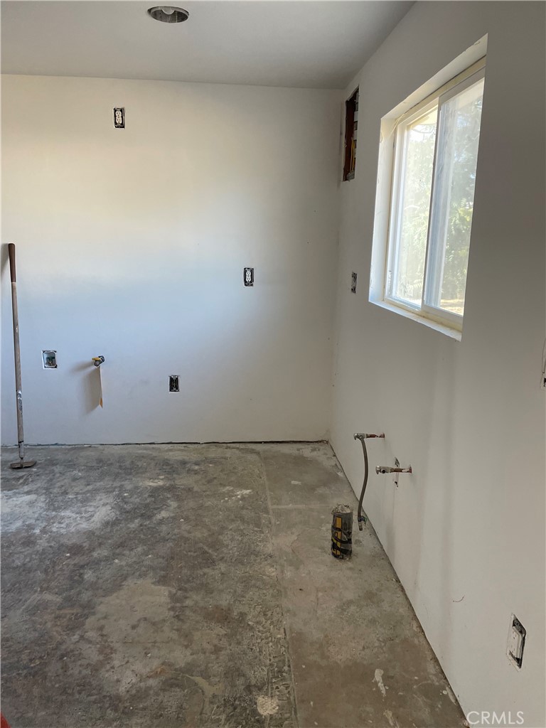 912 Avenue B Property Photo 3