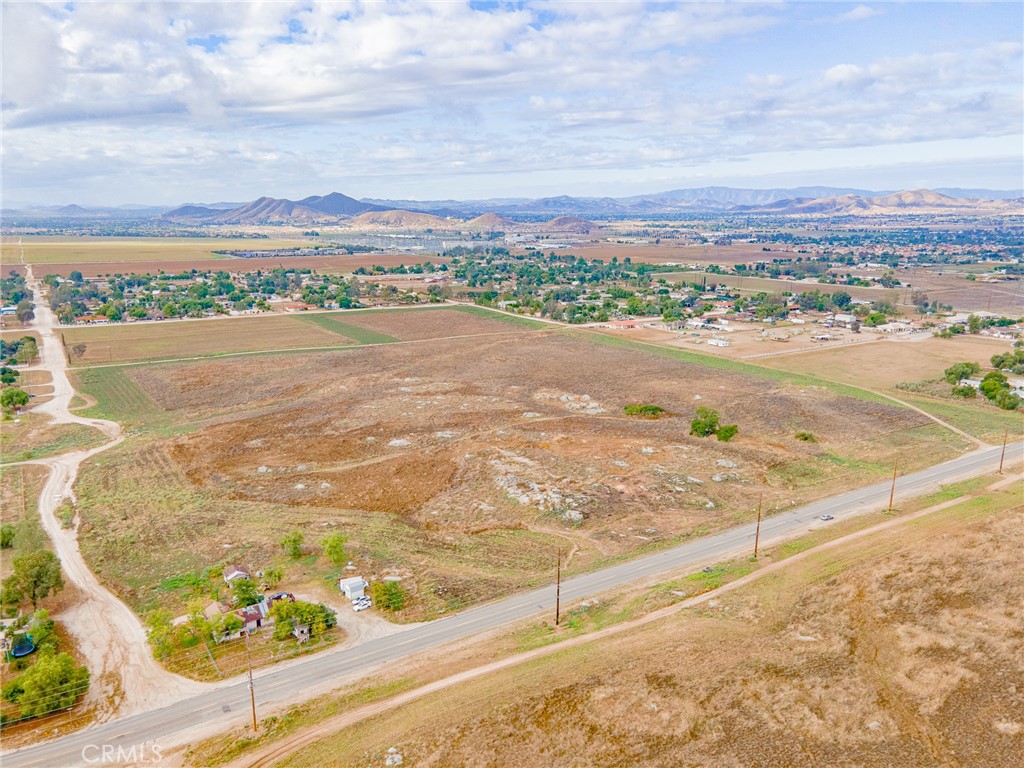 23489 Mapes Road Property Photo 1