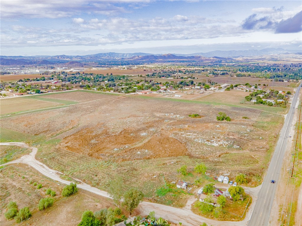 23489 Mapes Road Property Photo 2