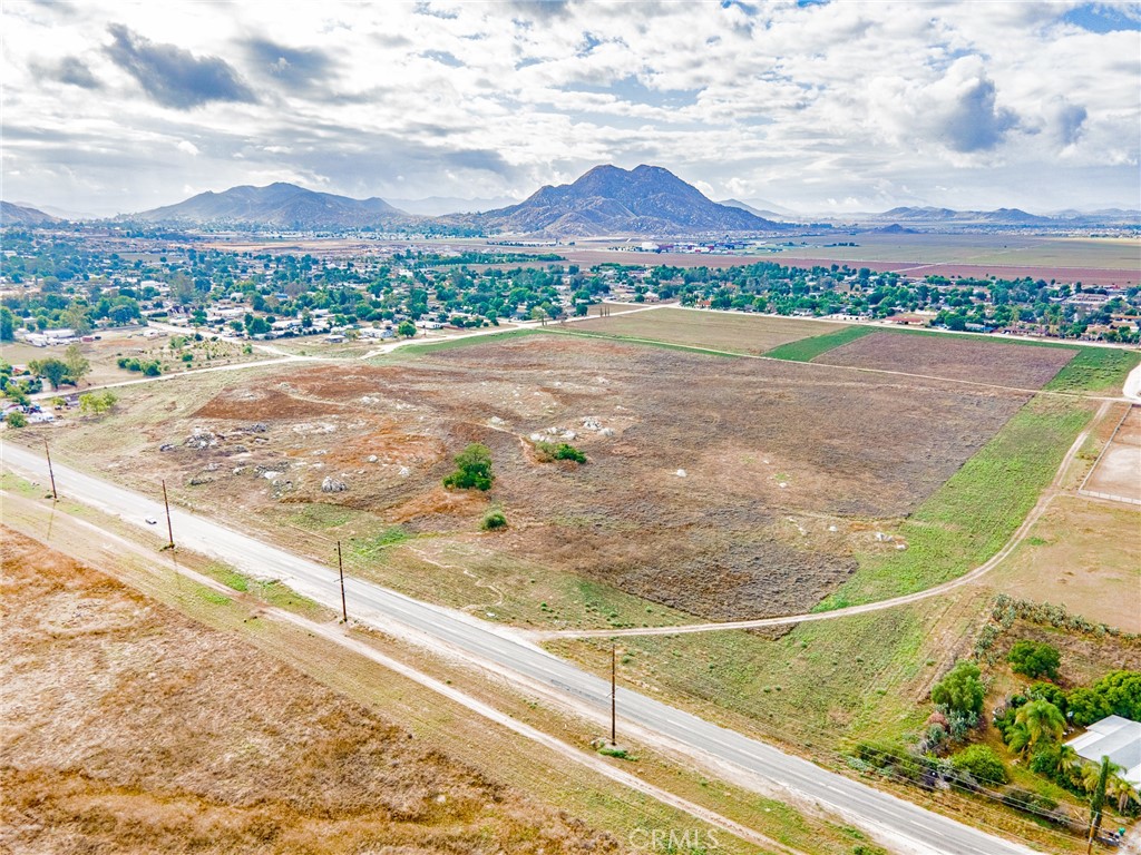 23489 Mapes Road Property Photo 3